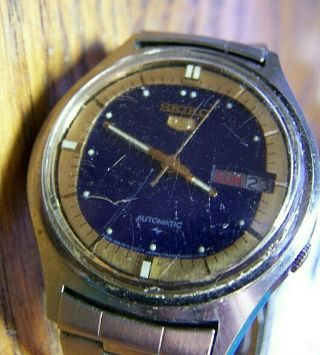 Vintage Seiko 5 Automatic Mens Watch From Estate.  Runs.  Date And Date