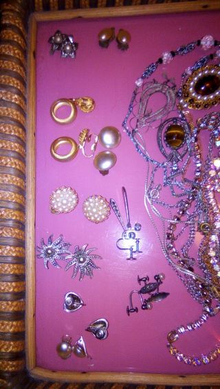 JobLot of Vintage costume Jewellery Inc Necklaces,  Clip On Earrings,  Brooches 3