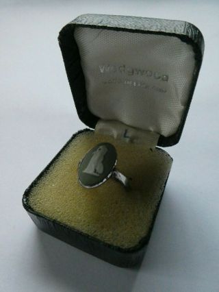 Rare Vintage 1977 Wedgwood Green Jasper Ware Cameo Silver Hallmarked Ring Boxed