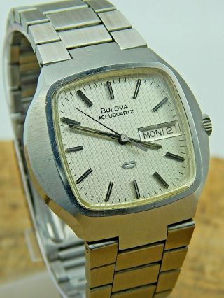 Vintage 2242 Bulova Accutron Accuquartz Wrist Watch W/ Tuning Fork Band
