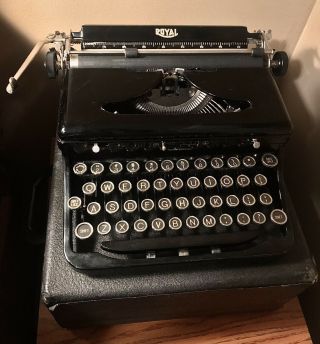 Vintage Antique 1930s Royal Black Typewriter Portable W/case 1937 - 38