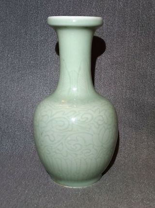 Antique Archaistic Under Glaze Lotus Flower Chinese Porcelain Green Celadon Vase