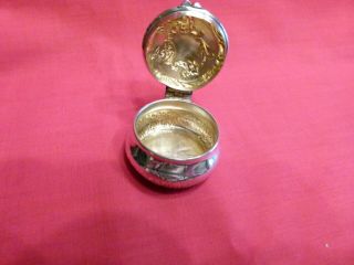 LOVELY FRENCH C1880 SOLID SILVER GILT PINCH POT,  SNUFF BOX WITH CHAIN ATTACHMENT. 3