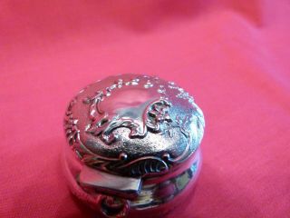 LOVELY FRENCH C1880 SOLID SILVER GILT PINCH POT,  SNUFF BOX WITH CHAIN ATTACHMENT. 5