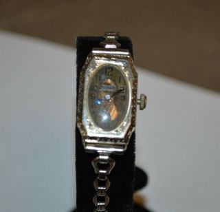 Vintage Gruen Guild 15 Jewel Ladies Wristwatch 14k Gold Reinforced W/metal Runs