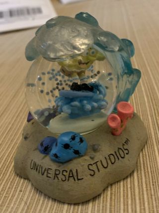 Vintage Universal Studios Snowglobe.  Spongebob Squarepants.