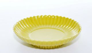 A Very Fine Chinese Yellow Enamel ”Chrysanthemum“ Porcelain Dish 5