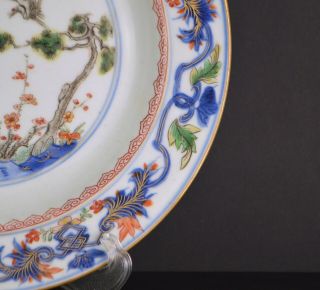 A KANGXI PERIOD CHINESE PORCELAIN FAMILLE VERTE DISH WITH DEER AND CRANE 5