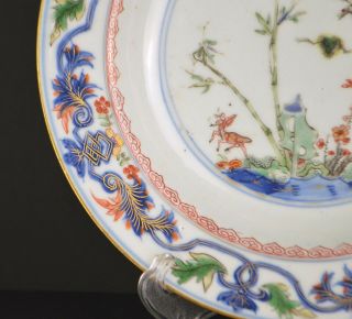 A KANGXI PERIOD CHINESE PORCELAIN FAMILLE VERTE DISH WITH DEER AND CRANE 6