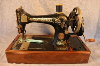 Antique Singer Mod.  128 Hand Crank Sewing Machine In Oak Domed Case