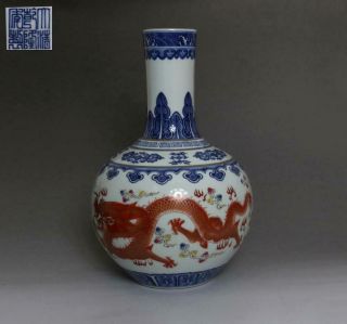 Chinese Old Blue And White Porcelain Dragons Vase With Qianlong Mark 36cm (512)