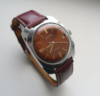 Vostok 2214 Soviet Wrist Mechanical Watch Wostok 18 Jewels 1960s