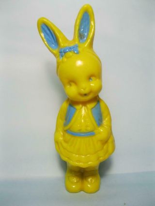Vintage 1950s Rosbro/irwin Yellow Plastic Girl Easter Bunny Rabbit Rattle 4.  5 "