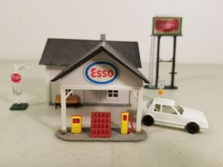 Vintage Built Bachmann Ho Scale Country Gas Service Station & Accessories