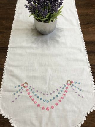 Vtg Shabby Chic Floral Embroidered Dresser Scarf Runner W/ Crochet Lace (rf960)