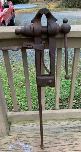 Antique Vintage Blacksmith Post Leg Vise 36 Lbs,  4 " Jaws