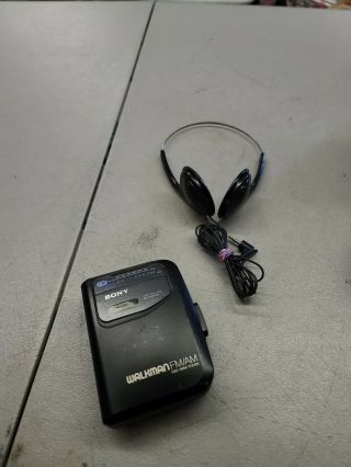 Vintage Sony Walkman Radio Tape Cassette Player Wm - Fx101 Headphones
