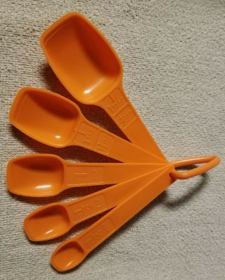 Vintage Tupperware Set Of 5 Measuring Spoons W/ Ring Bright Orange Euc