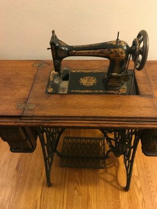 Antique Vintage Singer Sewing Machine & Wood Table Pick Up Only