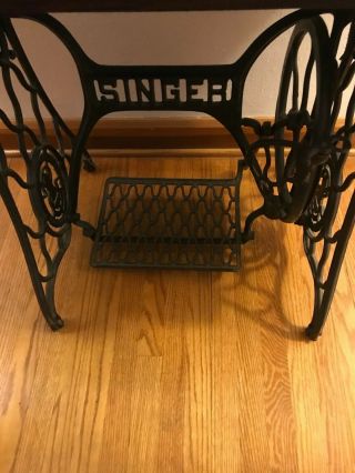 Antique Vintage Singer Sewing Machine & Wood Table Pick Up Only 4