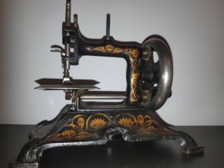 Antique cast iron Muller No.  15 Toy sewing machine 3