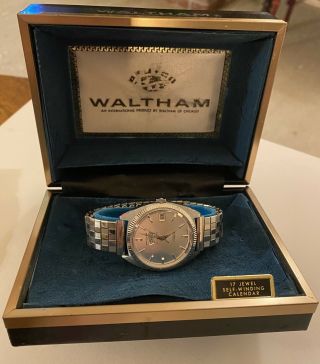 Vtg Waltham Swiss Made 17 Jewel,  Self - Winding,  Calendar Wristwatch In Orig.  Box