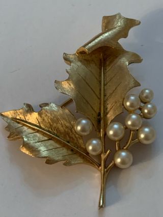 Vintage Signed Crown Trifari Double Leaf Faux Pearl Brooch Pin Gold Tone
