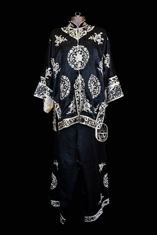 Antique Chinese 1940s Qing Dynasty Silk Embroidered Floral Satin Robe Vintage