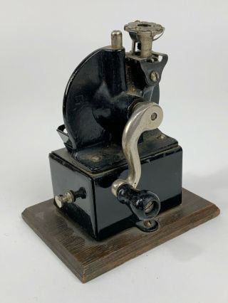 Antique US automatic Pencil sharpener patented 1907 4