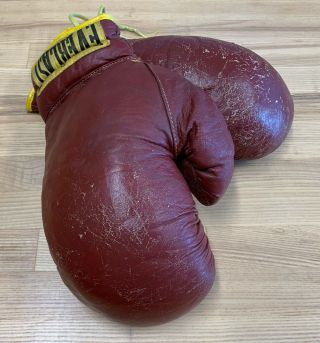 Vintage Everlast Boxing Gloves 16 Oz Maroon Reddish Brown And Yellow Wear