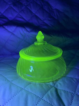 Vintage Green VASELINE GLASS Covered Candy Dish SWIRL Design with LID 2