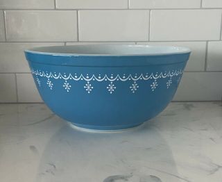 Vintage Pyrex - Snowflake Blue Garland Mixing Bowl - 402 - 1/2 Quart - Usa Made