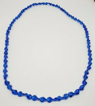 Eye Catching Vintage Mid Century Modernist Swirled Twisted Blue Lucite Necklace 2
