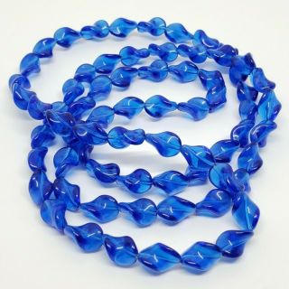 Eye Catching Vintage Mid Century Modernist Swirled Twisted Blue Lucite Necklace 3