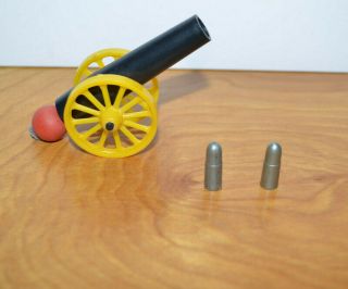 Vintage Plastic Toy Cannon Spring Loaded With Shells 3.  5 " 1950s 60s Toy Soldiers