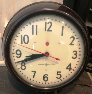 Vintage Mid - Century General Electric School/industrial Clock (bakelite?)