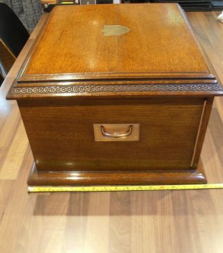 Antique Lined Oak Wellington 2 drawer Collectors cabinet with lock & key 2