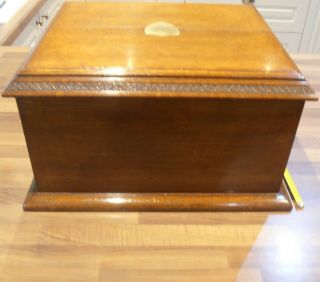 Antique Lined Oak Wellington 2 drawer Collectors cabinet with lock & key 3