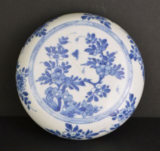 A Kangxi Period Chinese Circular Porcelain Box 1680 - 1700