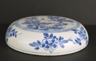 A Kangxi Period Chinese Circular Porcelain Box 1680 - 1700 3