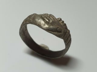 0252.  Tudor Period Silver Clasped - Hands " Fede Ring " 16en - 17en Century Ad