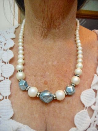 Vintage 1950 ' s White Faux Pearl w/Rondelle Rhinestone Baby Blue Necklace 3