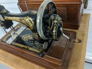 Antique SINGER Hand Crank Sewing Machine w/ Coffin Case,  Circa 1900 2