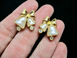 Vintage Avon Xmas " Pearly Bell " Gold Tone Faux Pearl Pierced Earrings