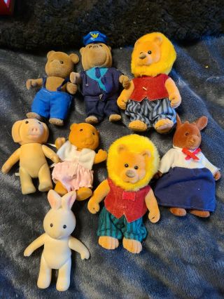 Vintage Maple Town Calico Critters Sylvania Characters 8 Total