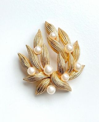 Vtg Crown Trifari Gold Tone Faux Pearl Floral Brooch Signed 2” H04