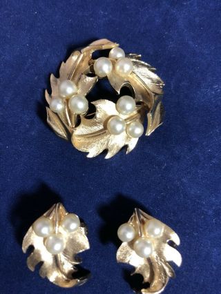 Vintage Crown Trifari Faux Pearl Goldtone Leaf Wreath Pin Brooch & Earring Set