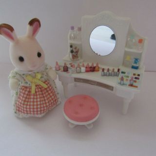 Sylvanian Families - Make Up Dressing Table With Lovely Figure - 1 Day Listing