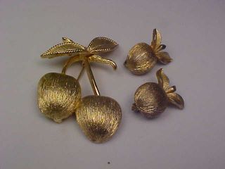 Vintage Sarah Coventry " Golden Cherries " (1964) Brooch & Earrings Set