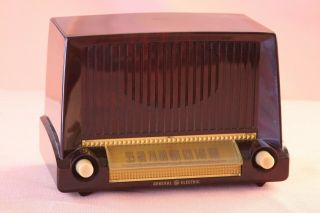 Vintage General Electric Model 422 Bakelite Swirl Case Tube Table Radio